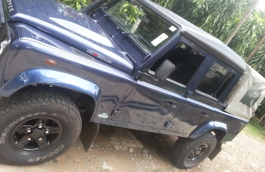 Land Rover Defender Puma 1 BlueSml